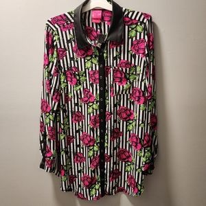 Torrid 🖤 Betsey Johnson Roses Flowy Blouse Snaps Long 1 NWT Faux Leather Collar